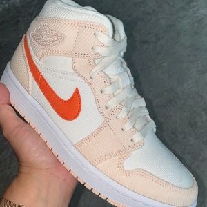 🧡🧡 Nike Air Jordan Mid SE- Corduroy Sail 🧡🧡